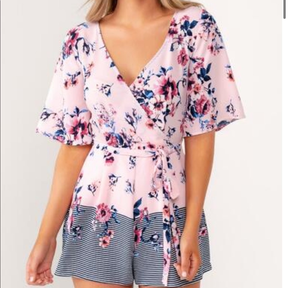 Francesca’s Floral Pink Romper Small